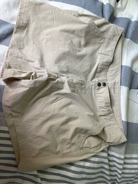 Columbia Khaki Beige Omni-Shield Cargo Shorts